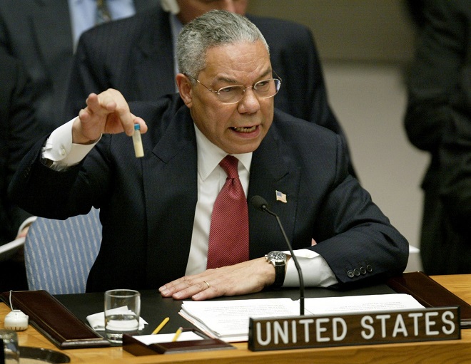 Ngoại trưởng Mỹ Collin Powell năm 2003 từng cầm trên tay môt lọ chứa chất bột màu trắng để nhấn mạnh mối đe dọa vũ khí hủy diệt hàng loạt của Iraq.