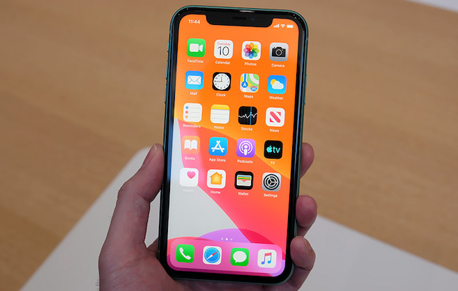 iPhone 11 đang còn đủ hàng với cả ba phiên bản 64GB, 128GB và 256GB.