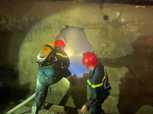 Tin tức trong ngày - Cháy nhà ở Sài Gòn, vợ chết, chồng và con bị thương