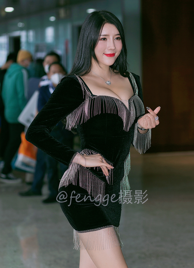 Nhờ lợi thế ngoại hình sexy, Liu Tai Yang mặc gì cũng được khen quyến rũ.
