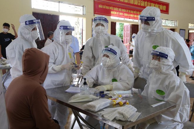 Lực lượng y tế làm công tác phòng chống dịch ở Bắc Giang - Ảnh: CDC Bắc Giang