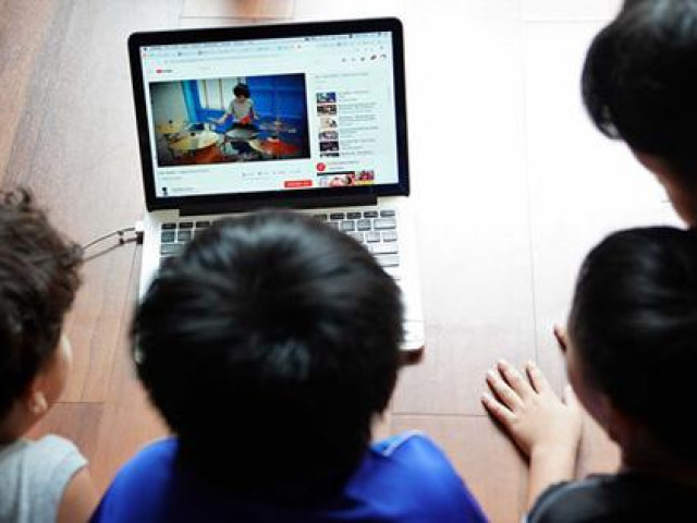 Bạn trẻ - Cuộc sống - Cha mẹ thông minh không cản con dùng điện thoại, tivi