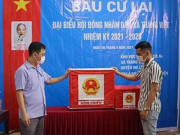 Tin tức trong ngày - Phó Bí thư xã thông đồng tổ trưởng bầu cử mang hàng chục phiếu về nhà &quot;bầu cho mình&quot;