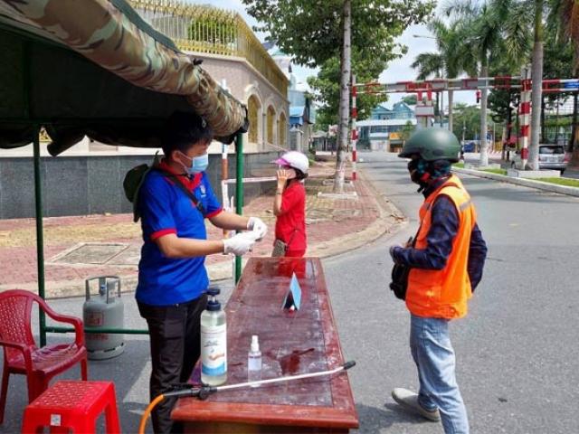 Tin tức trong ngày - Để hàng quán hoạt động trong thời điểm giãn cách xã hội, 2 chủ tịch phường bị lập biên bản
