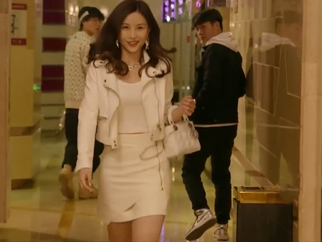 Cười 24H - Gái xinh nhận được điều bất ngờ và cái kết không thể đỡ nổi