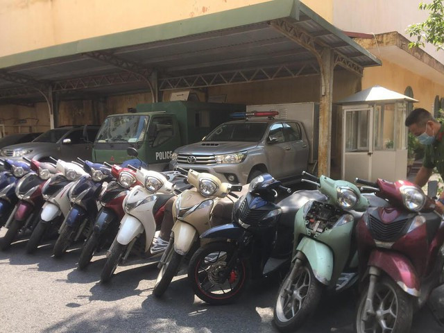 Pháp luật - Clip Cảnh sát hình sự hoá trang quật ngã đối tượng trộm xe SH