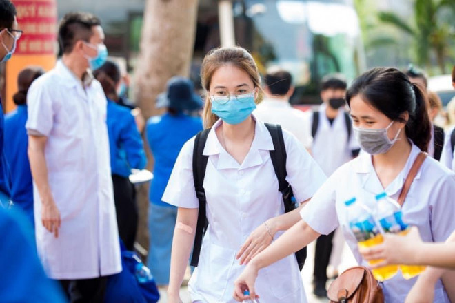 "Thiên thần áo trắng" trường ĐH Kỹ thuật Y tế Hải Dương tình nguyện lên Bắc Giang chi viện - 4