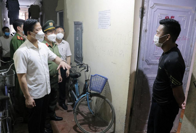 Lãnh đạo tỉnh Bắc Ninh kiểm tra công tác chống dịch tại các phòng trọ công nhân.