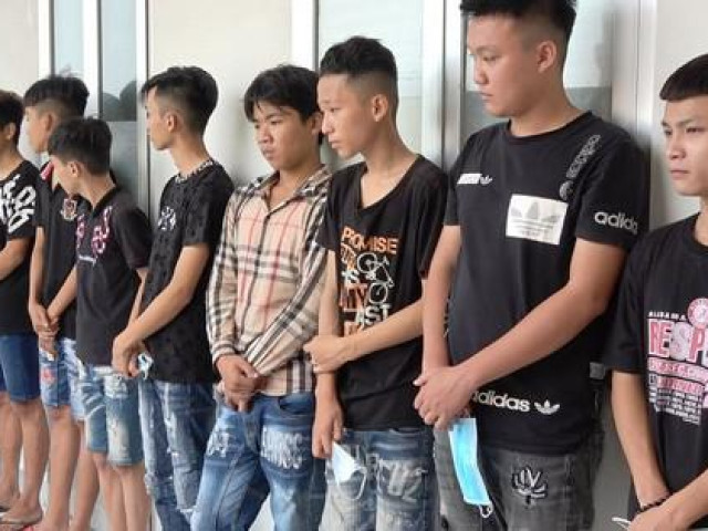 Pháp luật - Bắt giữ 10 đối tượng vác mã tấu chém người giữa phố ở Mỹ Tho