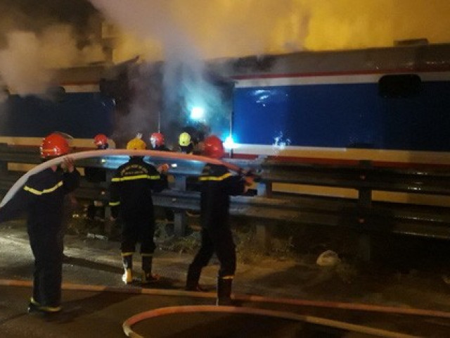 Tin tức trong ngày - Tàu lửa tuyến Bắc – Nam bất ngờ bốc cháy khi qua địa phận Đà Nẵng