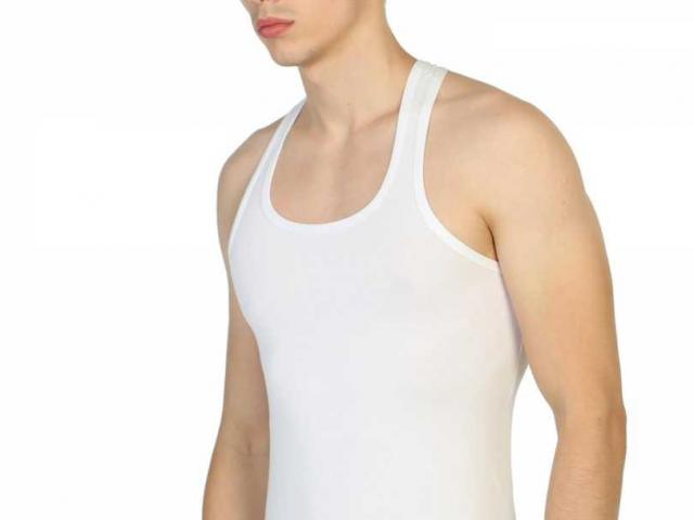 Thời trang - Bí quyết mặc áo ba lỗ nam đơn giản, sành điệu trong hè nóng bức