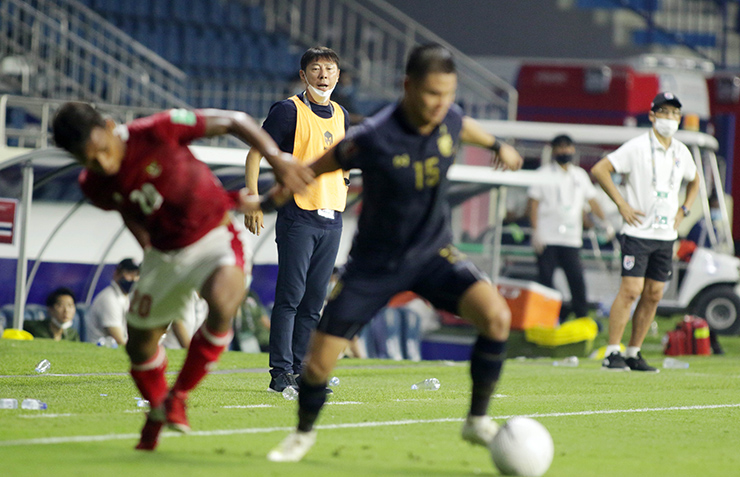 Tối ngày 3/6, ĐT Indonesia có cuộc đối đầu với Thái Lan ở bảng G vòng loại World Cup 2022 khu vực châu Á. Đây được xem như trận đấu ra mắt chính thức của HLV Shin Tae Yong ở ĐTQG Indonesia