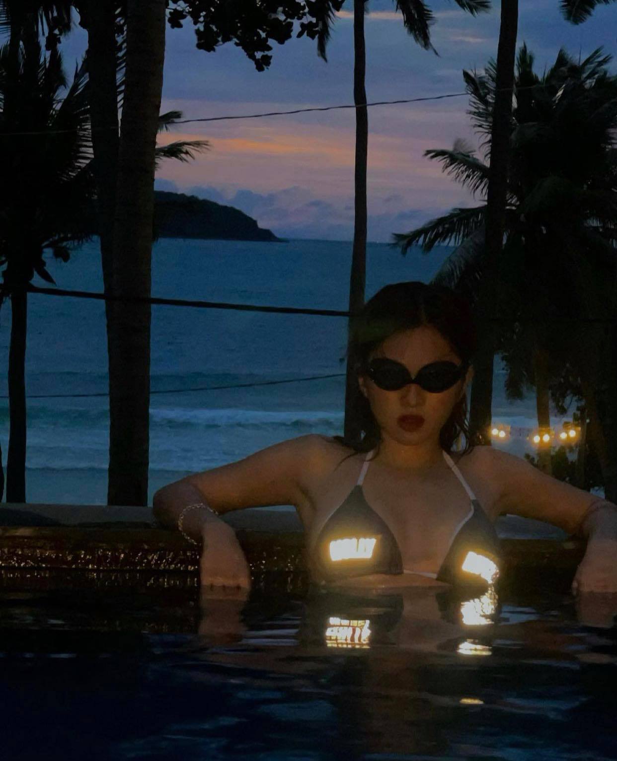 Sự thật về bộ bikini phát sáng ngoài biển đêm gây chú ý của 10X Sài thành - 4