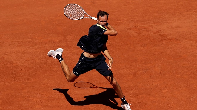 Medvedev dễ dàng đi tiếp ở Roland Garros 2021