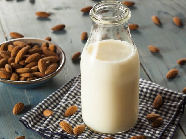 Ẩm thực - Cách làm sữa hạnh nhân cực đơn giản tại nhà