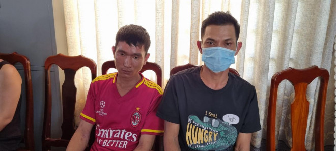 Lương Văn Tùng và Lương Văn Cọi đứng ra canh đường, cảnh giới từ xa