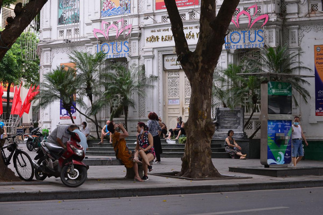 Ý thức của người dân cần được nâng cao hơn nữa mới có thể nhanh chóng đầy lùi đại dịch COVID-19 đang diễn biến hết sức phức tạp.