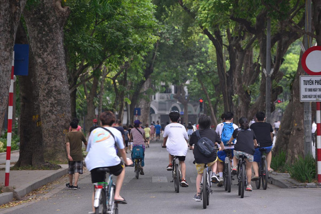 Những hình ảnh đông đúc như những ngày Hà Nội chưa có dịch bùng phát.
