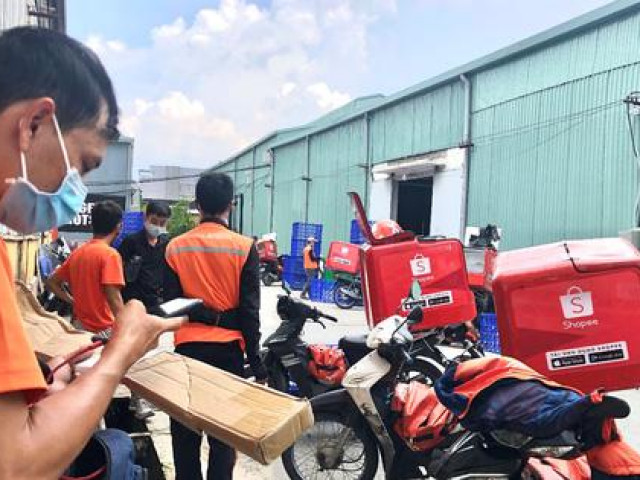 Thị trường - Tiêu dùng - Bán hàng online, shipper nổ đơn liên tục giữa mùa dịch