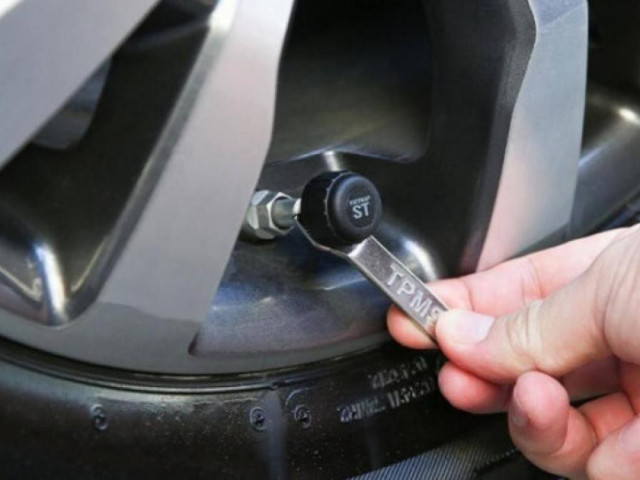 Ô tô - Khi nào phải thay cảm biến áp suất lốp ô tô?