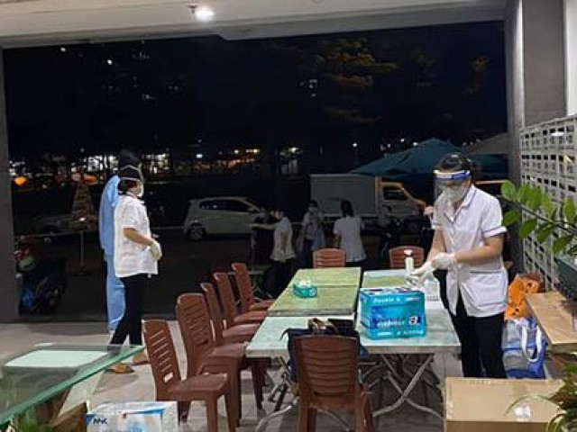 Tin tức trong ngày - TP HCM: Phong tỏa trong đêm 2 tòa nhà chung cư, xét nghiệm khẩn 1.000 cư dân