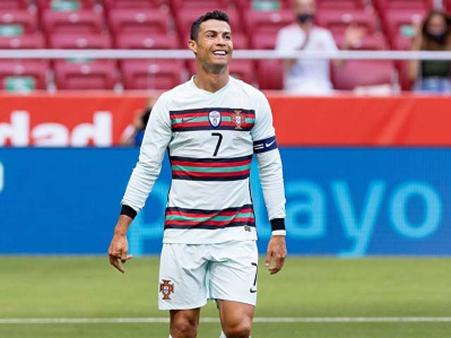 Bóng đá - Ronaldo phung phí cơ hội đáng lo ngại, khoe thể lực choáng váng phút 87