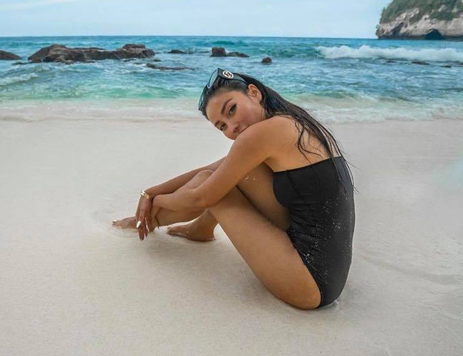 Xuất hiện ở đâu là gây chú ý ở đó, hot girl Meo Meo thẳng thắn thừa nhận: &#34;Bạn bè bảo nét đẹp tự nhiên của tôi được trời phú cho thật sang và cuốn hút. Một số ý kiến khác lại cho rằng, tôi có gu thời trang hiện đại, dẫn đầu xu hướng và có thể tạo ra trào lưu&#34;.
