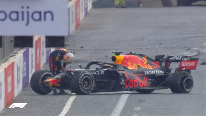 Verstappen gặp sự cố lốp ở vòng 46