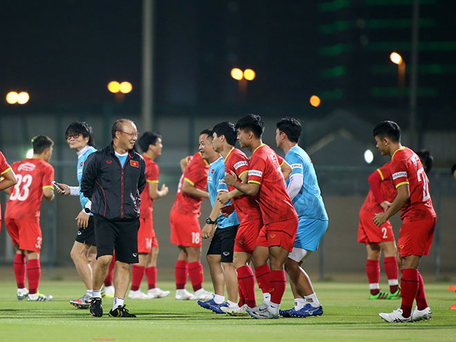 Thầy Park cho ĐT Việt Nam luyện bài tủ đấu &#34;kẻ thù vô hình&#34; ở Dubai - 4