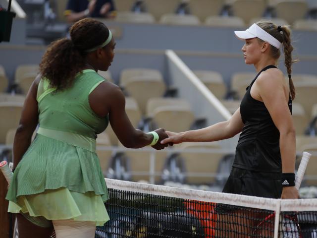 Video tennis Serena - Rybakina: Cú sốc mỹ nhân châu Á, huyền thoại gục ngã (Roland Garros)
