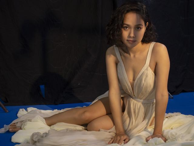 Giải trí - Hoàng Quyên hoá nàng Eva trong vườn địa đàng