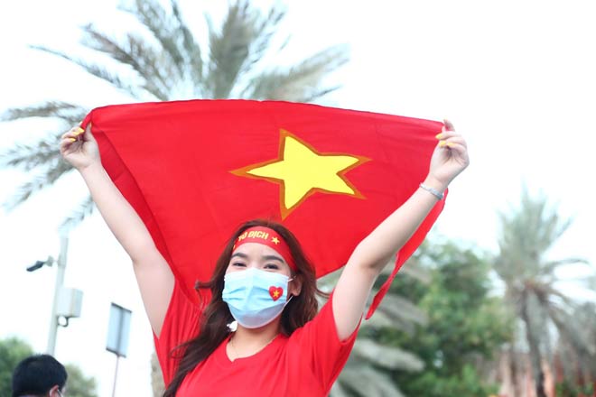 ĐT Việt Nam săn vé World Cup: Fan ở UAE háo hức vào sân tiếp lửa thầy trò ông Park - 4