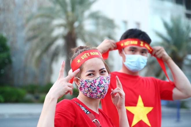 ĐT Việt Nam săn vé World Cup: Fan ở UAE háo hức tiếp lửa thầy trò ông Park - 6