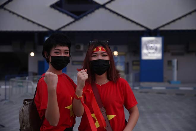 ĐT Việt Nam săn vé World Cup: Fan ở UAE háo hức vào sân tiếp lửa thầy trò ông Park - 7