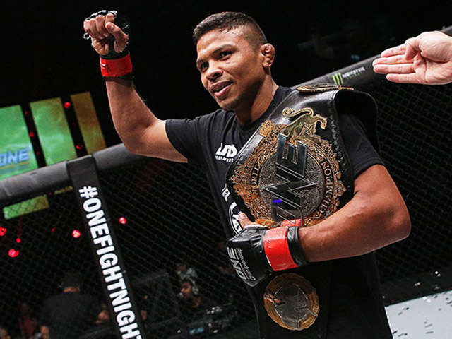 Thể thao - Lý do nhà vô địch MMA kêu cứu vì 2 năm không được thi đấu