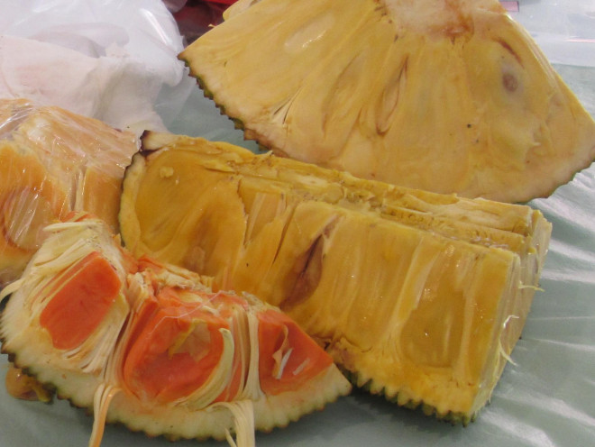 Mít ruột đỏ có màu sắc khác biệt so với các loại mít trên thị trường