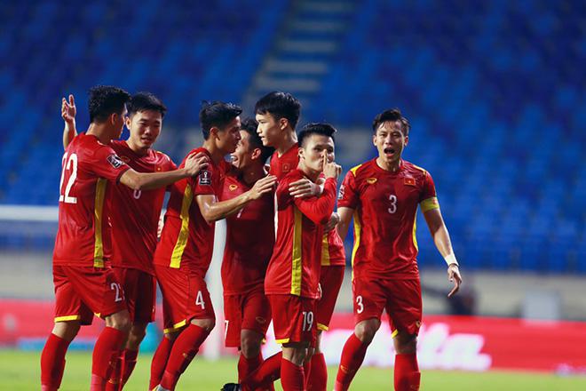 Niềm vui các học trò của HLV trưởng Park Hang-seo sau khi giành chiến thắng 4-0 trước Indonesia. Ảnh: Tuấn Hữu