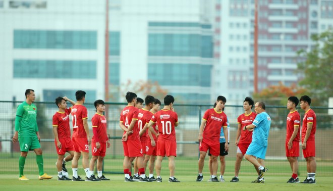 Tuấn Anh - Văn Toàn ra sân tập cùng ĐT Việt Nam ở Dubai - 3