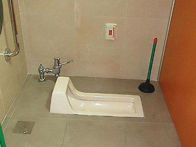 Phi thường - kỳ quặc - Cây hút bồn cầu trong nhà vệ sinh tố cáo hành vi đáng sợ của tên biến thái, nạn nhân lên đến 700 thiếu nữ