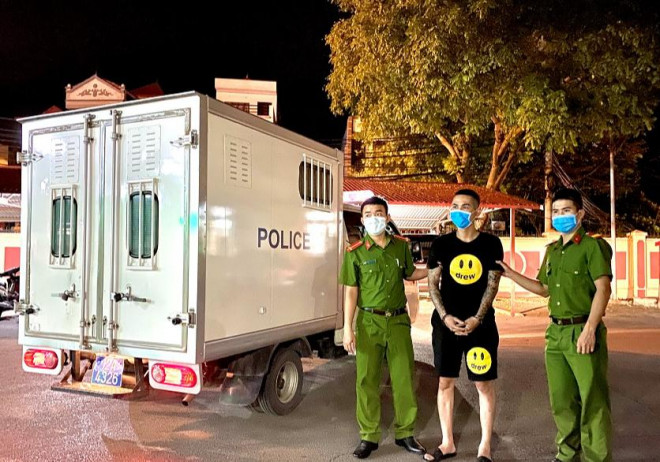 Nghi phạm Nguyễn Văn Hồng Quân bị công an bắt giữ - Ảnh: Công an cung cấp