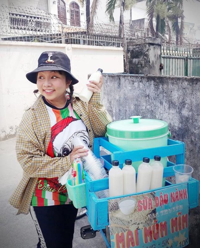 Nghệ sĩ trẻ xoay xở mưu sinh thời dịch: Chạy xe ôm, bán chân gà online - 2