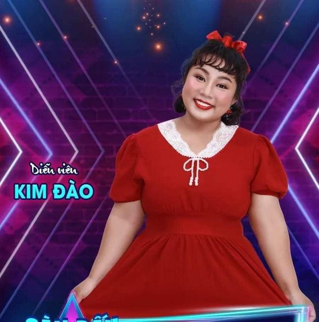 Nghệ sĩ trẻ xoay xở mưu sinh thời dịch: Chạy xe ôm, bán chân gà online - 3