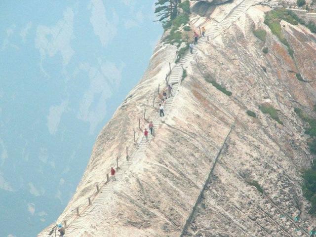 Du lịch - Chinh phục con đường đến thiên đàng bên vực sâu thăm thẳm