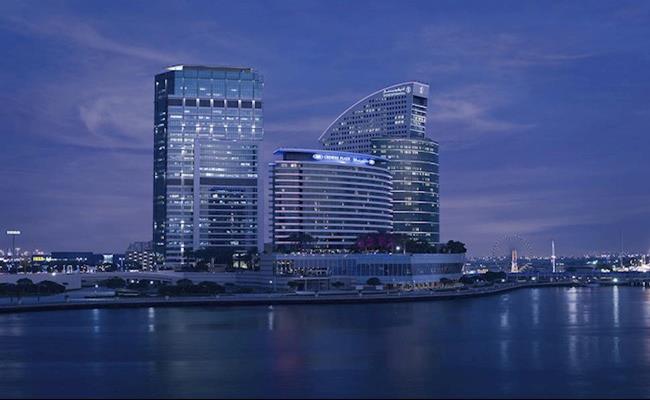 Khách sạn Crowne Plaza là một trong những khách sạn hàng đầu tại Dubai và là nơi “check-in”quen thuộc của rất nhiều ngôi sao nổi tiếng trên thế giới.
