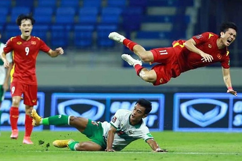Sự dung túng của trọng tài khiến đội tuyển Việt Nam sớm mất&nbsp;tiền vệ tài hoa Tuấn Anh.
