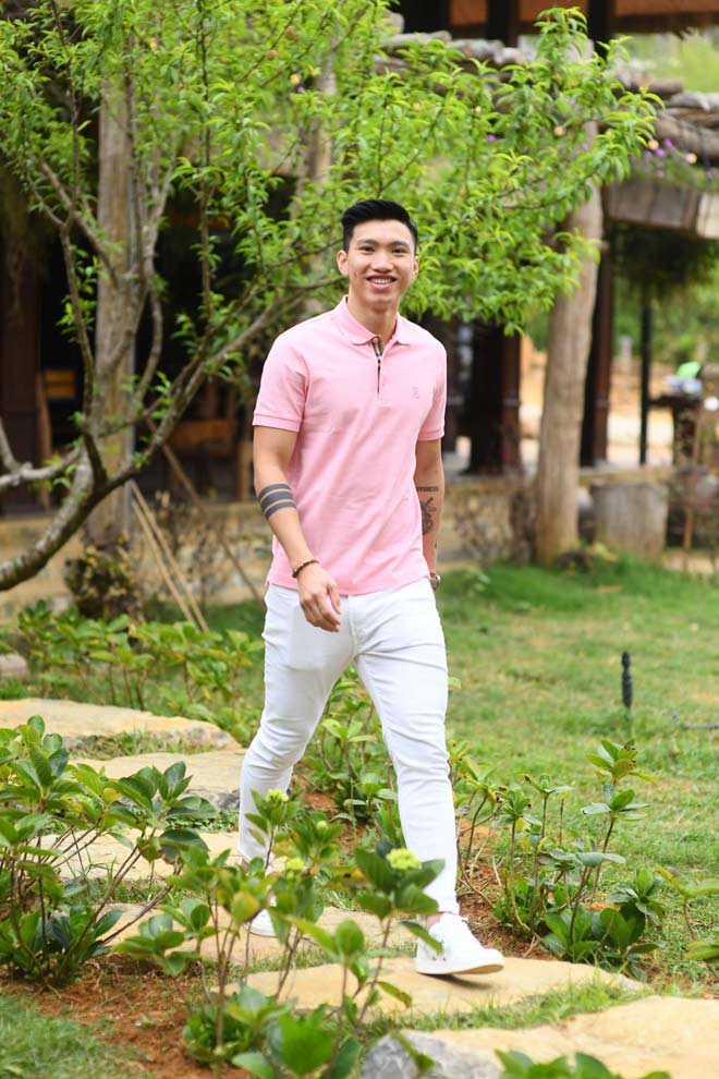 Dàn cầu thủ Việt lộ body sáu múi trên sân cỏ, ảnh đời thường đẹp trai ngời ngời - 12