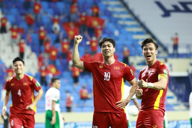 Dàn cầu thủ Việt lộ body sáu múi trên sân cỏ, ảnh đời thường đẹp trai ngời ngời - 14