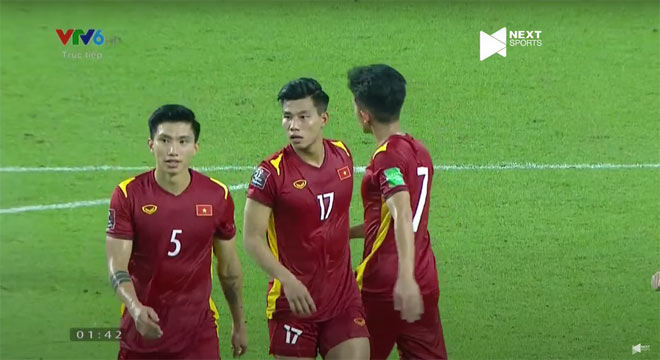Dàn cầu thủ Việt lộ body sáu múi trên sân cỏ, ảnh đời thường đẹp trai ngời ngời - 10