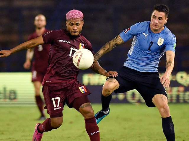 Bóng đá - Video Venezuela - Uruguay: Hú vía phút 18, Suarez lỡ cơ hội phá dớp