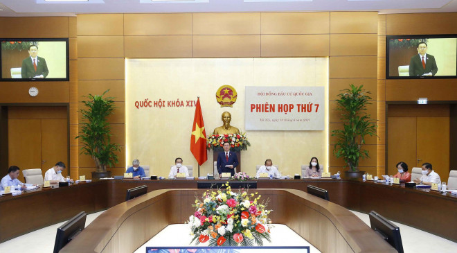 Hội đồng Bầu cử quốc gia biểu quyết thông qua biên bản tổng kết cuộc bầu cử đại biểu Quốc hội khóa XV - Ảnh: Thành Chung